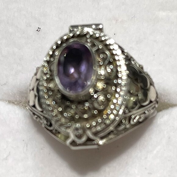 Sterling Silver Ash Holder Ring With An Oval Amethyst Sz 7  NEW - Picture 1 of 2